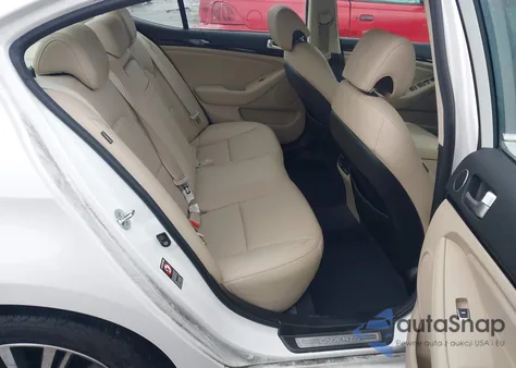 2014 Kia Cadenza Premium z USA, uszkodzony, nr VIN KNALN4D70E5143163